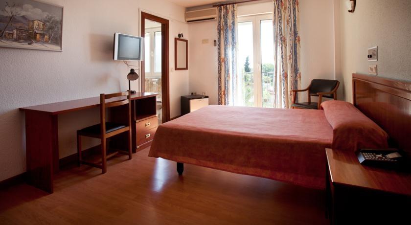 Hotel Olympia Ronda II إل بويغ المظهر الخارجي الصورة